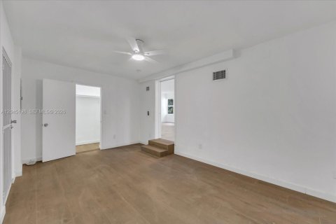 Купить виллу или дом в Майами, Флорида 3 спальни, 150.13м2, № 2167975 - фото 19