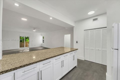 Купить виллу или дом в Майами, Флорида 3 спальни, 150.13м2, № 2167975 - фото 11