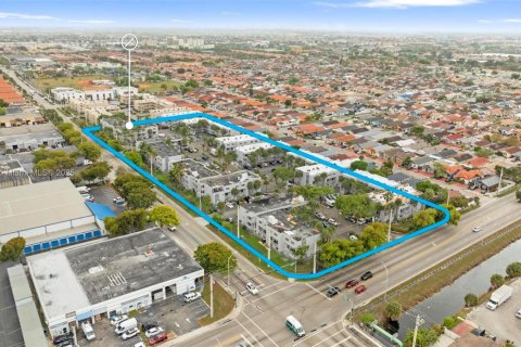 Condominio en venta en Hialeah, Florida, 2 dormitorios, 91.51 m2 № 1776154 - foto 2