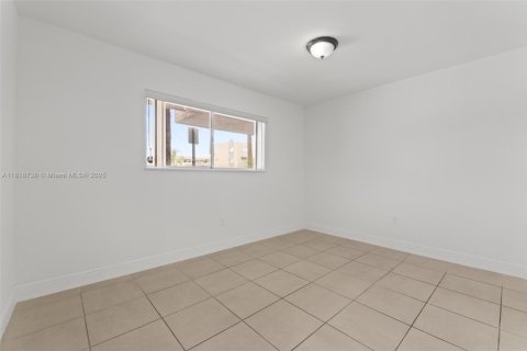 Condominio en venta en Hialeah, Florida, 2 dormitorios, 91.51 m2 № 1776154 - foto 12