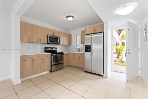 Condominio en venta en Hialeah, Florida, 2 dormitorios, 91.51 m2 № 1776154 - foto 7