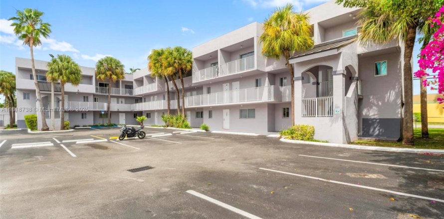 Condominio en Hialeah, Florida, 2 dormitorios  № 1776154