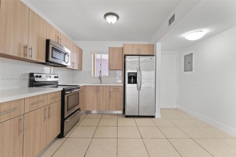 Condominio en venta en Hialeah, Florida, 2 dormitorios, 91.51 m2 № 1776154 - foto 8