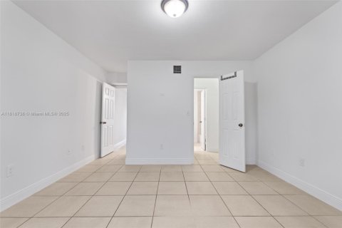 Condominio en venta en Hialeah, Florida, 2 dormitorios, 91.51 m2 № 1776154 - foto 16