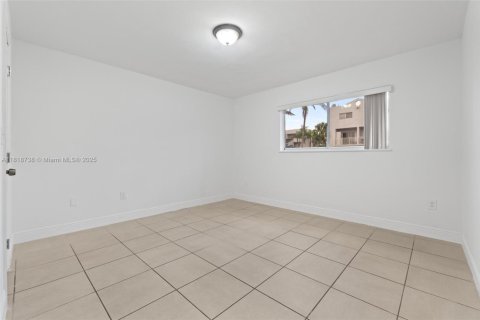 Condominio en venta en Hialeah, Florida, 2 dormitorios, 91.51 m2 № 1776154 - foto 15