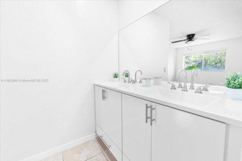 Condo in Margate, Florida, 2 bedrooms  № 1864404 - photo 14