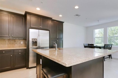 Adosado en venta en Sunrise, Florida, 4 dormitorios, 273.32 m2 № 2038108 - foto 13