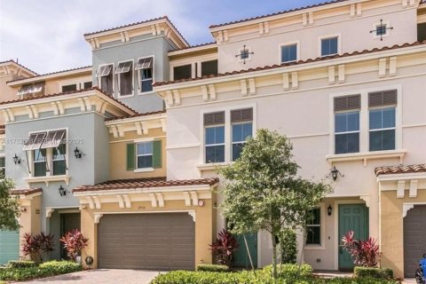Adosado en venta en Sunrise, Florida, 4 dormitorios, 273.32 m2 № 2038108 - foto 4