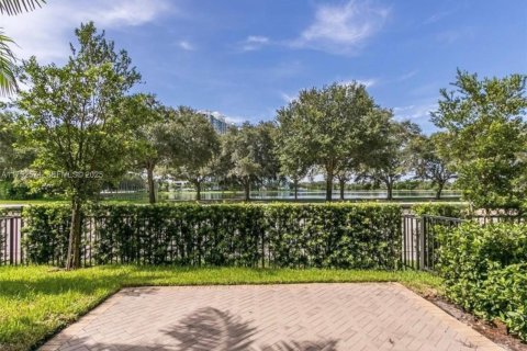 Adosado en venta en Sunrise, Florida, 4 dormitorios, 273.32 m2 № 2038108 - foto 6