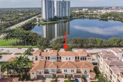 Adosado en venta en Sunrise, Florida, 4 dormitorios, 273.32 m2 № 2038108 - foto 3