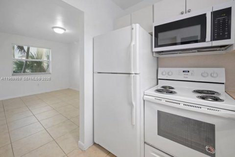 Apartment in Miami, Florida 1 bedroom, 82.68 sq.m. № 2030834 - photo 12