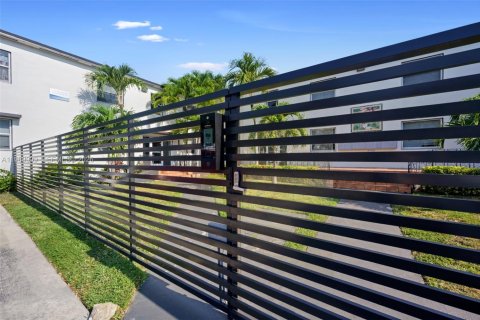 Apartment in Miami, Florida 1 bedroom, 82.68 sq.m. № 2030834 - photo 2