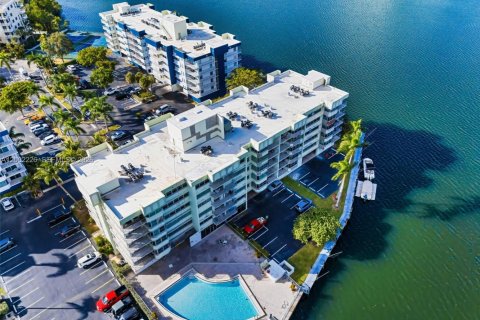 Condominio en venta en North Miami Beach, Florida, 2 dormitorios, 111.48 m2 № 2067535 - foto 20