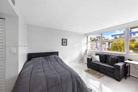 Condominio en venta en North Miami Beach, Florida, 2 dormitorios, 111.48 m2 № 2067535 - foto 25