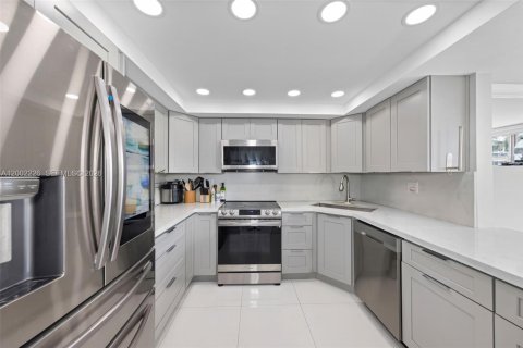 Condominio en venta en North Miami Beach, Florida, 2 dormitorios, 111.48 m2 № 2067535 - foto 29