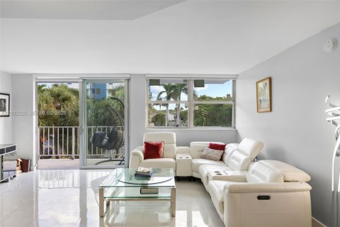 Condominio en venta en North Miami Beach, Florida, 2 dormitorios, 111.48 m2 № 2067535 - foto 23