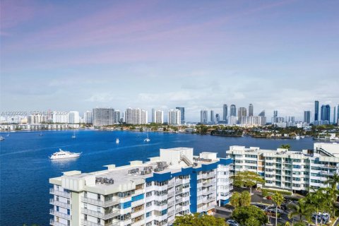 Condominio en venta en North Miami Beach, Florida, 2 dormitorios, 111.48 m2 № 2067535 - foto 24