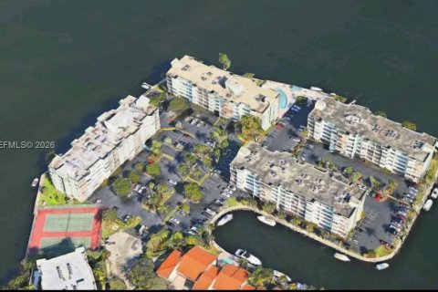 Condominio en North Miami Beach, Florida, 2 dormitorios № 2067535