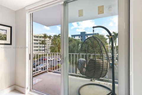 Condominio en venta en North Miami Beach, Florida, 2 dormitorios, 111.48 m2 № 2067535 - foto 21