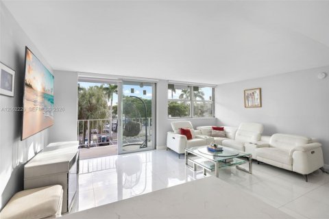 Condominio en venta en North Miami Beach, Florida, 2 dormitorios, 111.48 m2 № 2067535 - foto 8