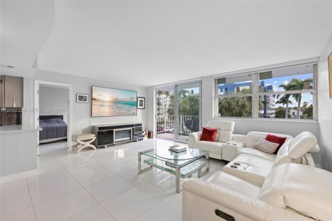 Condominio en venta en North Miami Beach, Florida, 2 dormitorios, 111.48 m2 № 2067535 - foto 5