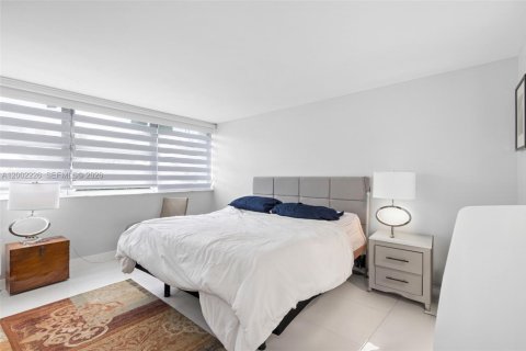 Condominio en venta en North Miami Beach, Florida, 2 dormitorios, 111.48 m2 № 2067535 - foto 14