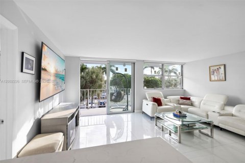 Condominio en venta en North Miami Beach, Florida, 2 dormitorios, 111.48 m2 № 2067535 - foto 7
