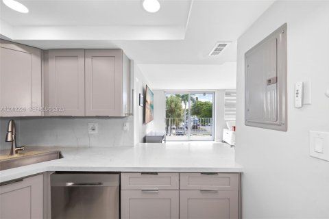 Condominio en venta en North Miami Beach, Florida, 2 dormitorios, 111.48 m2 № 2067535 - foto 13
