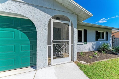 Casa en venta en Sarasota, Florida, 2 dormitorios, 93.18 m2 № 2381129 - foto 2
