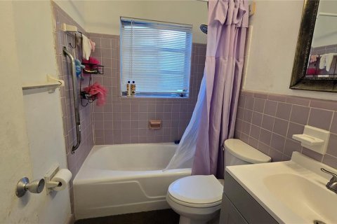 House in Orlando, Florida 3 bedrooms, 126.63 sq.m. № 2211427 - photo 21