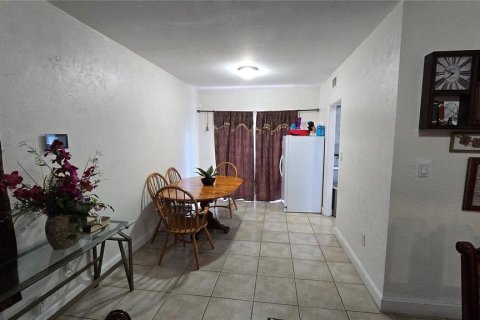 House in Orlando, Florida 3 bedrooms, 126.63 sq.m. № 2211427 - photo 12