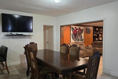 House in Orlando, Florida 3 bedrooms, 126.63 sq.m. № 2211427 - photo 10