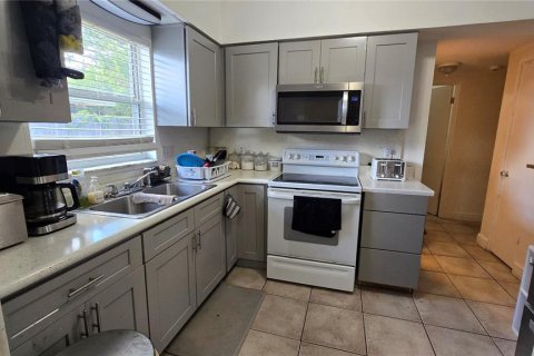 House in Orlando, Florida 3 bedrooms, 126.63 sq.m. № 2211427 - photo 15