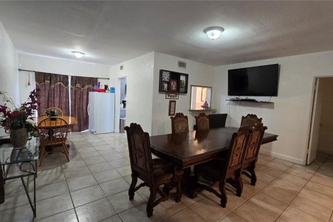 House in Orlando, Florida 3 bedrooms, 126.63 sq.m. № 2211427 - photo 8