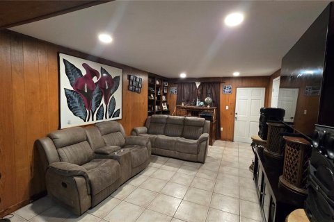 House in Orlando, Florida 3 bedrooms, 126.63 sq.m. № 2211427 - photo 13