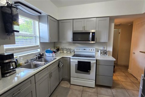 House in Orlando, Florida 3 bedrooms, 126.63 sq.m. № 2211427 - photo 16