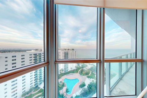 Снять в аренду кондоминиум в Холливуд, Флорида 3 спальни, 196.49м2, № 2034286 - фото 28