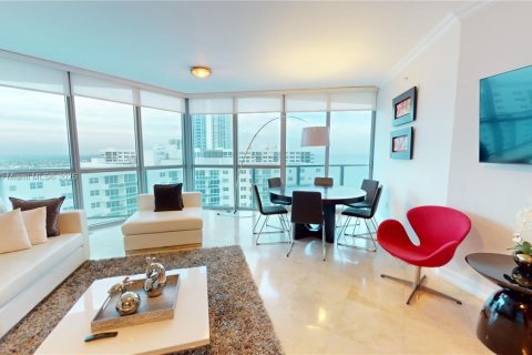 Снять в аренду кондоминиум в Холливуд, Флорида 3 спальни, 196.49м2, № 2034286 - фото 4