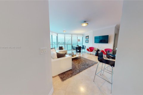 Снять в аренду кондоминиум в Холливуд, Флорида 3 спальни, 196.49м2, № 2034286 - фото 18