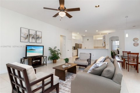 Villa ou maison à vendre à Pembroke Pines, Floride: 4 chambres, 266.91 m2 № 2071811 - photo 16