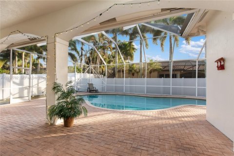 Villa ou maison à vendre à Pembroke Pines, Floride: 4 chambres, 266.91 m2 № 2071811 - photo 4