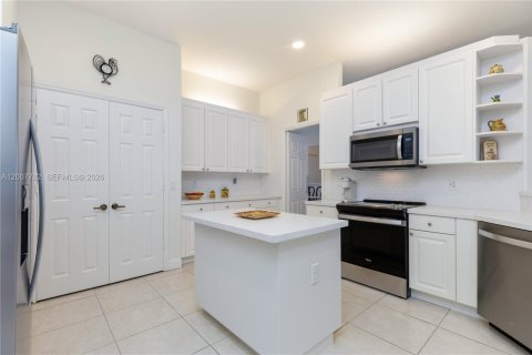 Villa ou maison à vendre à Pembroke Pines, Floride: 4 chambres, 266.91 m2 № 2071811 - photo 6