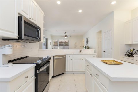 Villa ou maison à vendre à Pembroke Pines, Floride: 4 chambres, 266.91 m2 № 2071811 - photo 7