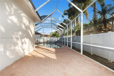 Villa ou maison à vendre à Pembroke Pines, Floride: 4 chambres, 266.91 m2 № 2071811 - photo 30