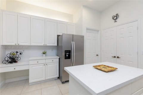 Villa ou maison à vendre à Pembroke Pines, Floride: 4 chambres, 266.91 m2 № 2071811 - photo 10
