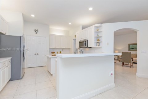 Villa ou maison à vendre à Pembroke Pines, Floride: 4 chambres, 266.91 m2 № 2071811 - photo 13