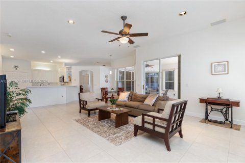 Villa ou maison à vendre à Pembroke Pines, Floride: 4 chambres, 266.91 m2 № 2071811 - photo 15