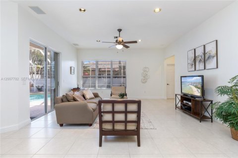 Villa ou maison à vendre à Pembroke Pines, Floride: 4 chambres, 266.91 m2 № 2071811 - photo 17