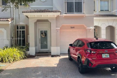 Adosado en Doral, Florida 4 dormitorios, 166.11 m2 № 2012516