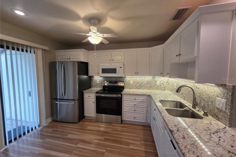Villa ou maison à vendre à Palm Harbor, Floride: 2 chambres, 104.05 m2 № 2266509 - photo 6